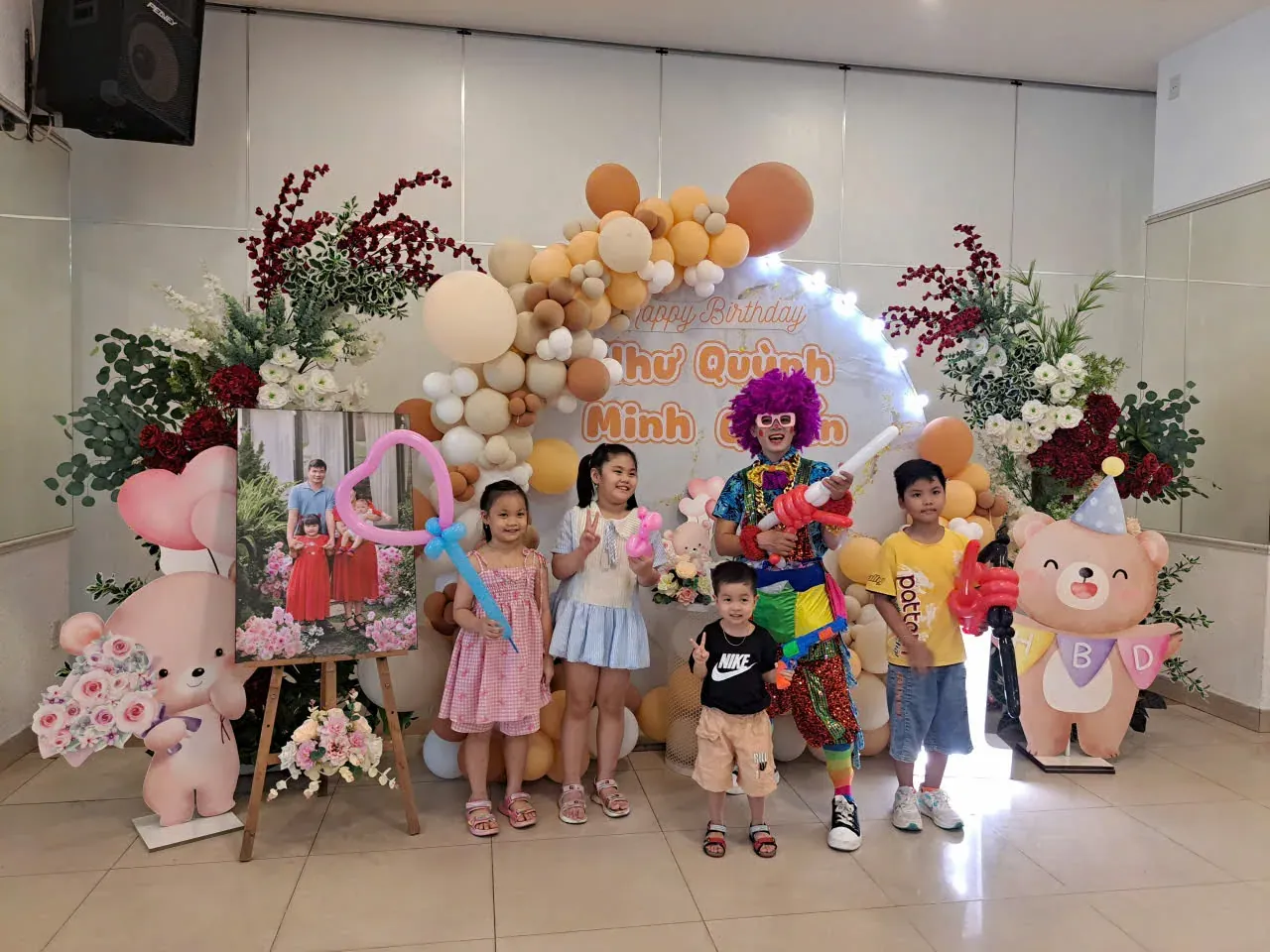 Tiệc sinh nhật cho bé, trang trí theo chủ đề